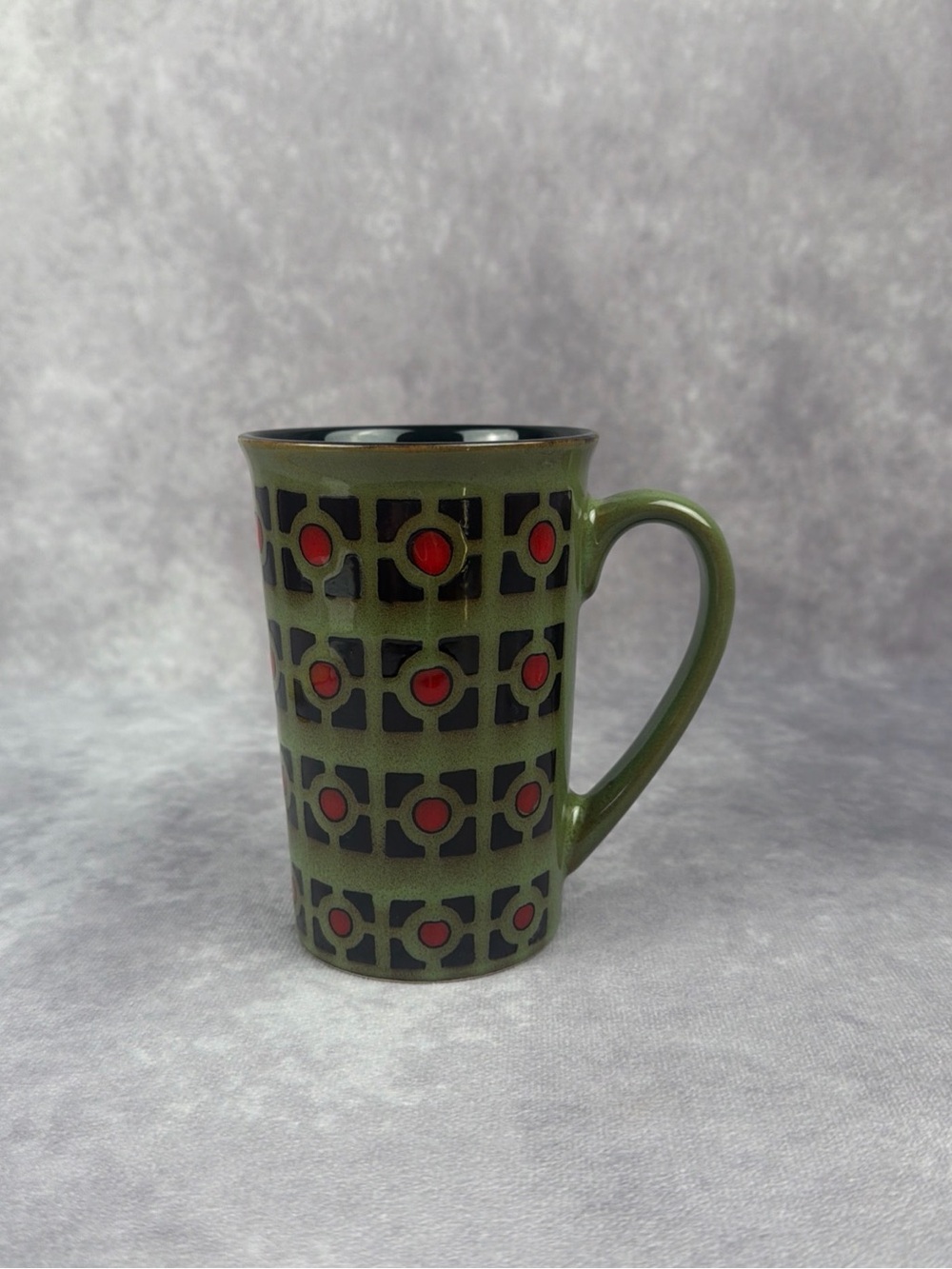 (1) Tabletops Gallery Midtown Stoneware Mug 16oz Green Black Red Geometric
